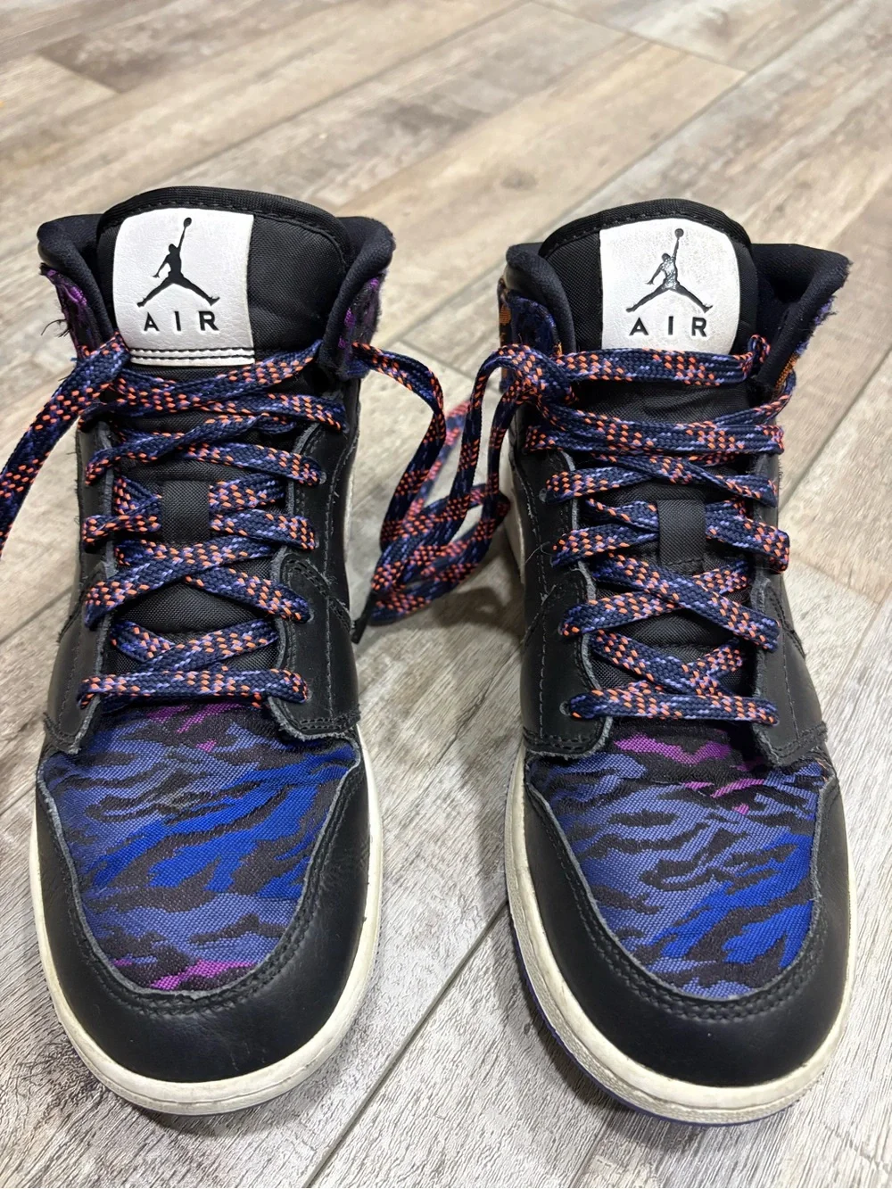 Nike Jordan Air 1 youth tiger stripe sneakers
